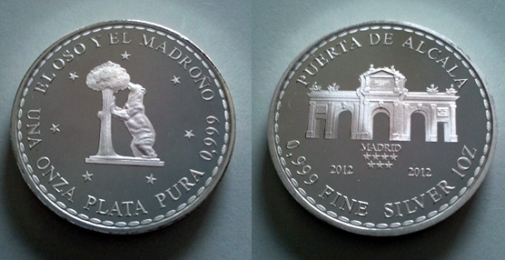 Las dos monedas conmemorativas de la capital.