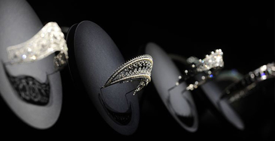 Las tiaras son algunas de las piezas más impresionantes de la exposición.