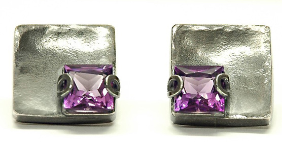 Pendientes en plata de su colección Unika.