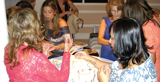 Éxito de la diseñadora Liane Katsuki en Brasil durante su muestra particular de joyas en la localidad de Salvador de Bahía