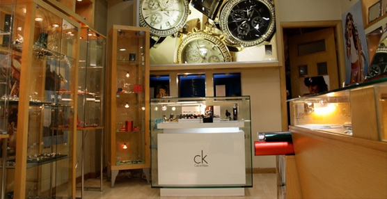 Las ventas del minorista de joyería y relojería en España cayeron el 7,5% en 2012, hasta los 1.500 millones
