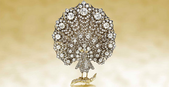 Sotheby's actualiza la joyería del siglo XIX con la venta de un broche en forma de pavo real por más de 100.000 euros