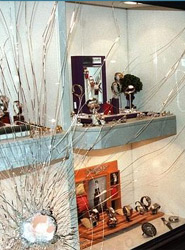 Brutalidad en un robo en Valladolid y ‘cambiazo’ de joyería por bisutería en un comercio de Sevilla