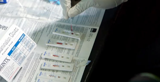 Fotograma del documental elaborado por el WGC para difundir los usos médicos del oro.