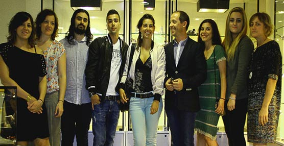 Foto de grupo de los creadores que exponen en la joyería gallega.