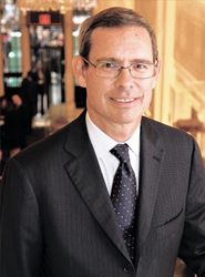 Michael J. Kowalski, presidente de la firma joyera.