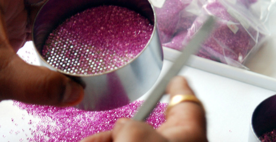 La joyería internacional debatirá en el congreso de CIBJO sobre los rubíes rellenos con vidrio de plomo
