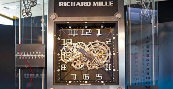 Richard Mille fabrica para Quebec un monumental reloj que estrecha las relaciones con la región americana