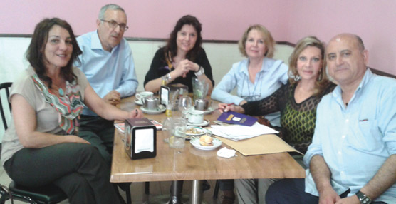 Laura Márquez, en el centro, junto a los miembros de la Asociación Joyas de Autor. 