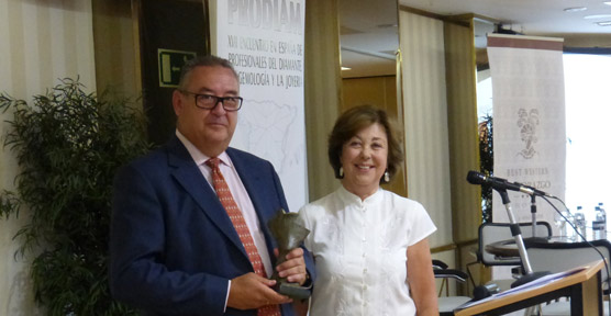Fernando Yandiola recibió el Premio Nicolau de la Asociación Española de Tasadores de Alhajas