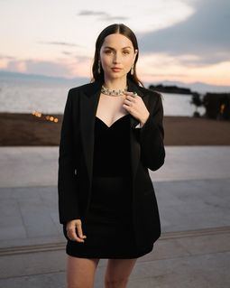 Ana de Armas presenta la nueva colección de Joyería de Louis Vuitton