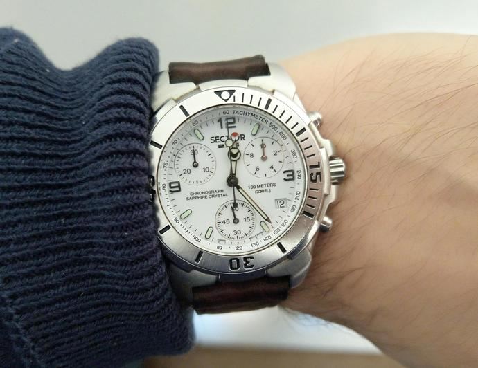 Reloj de la marca.