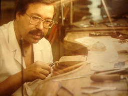 Blasco trabajando en su taller, en los años 70.