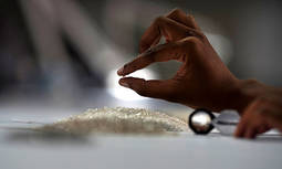 De Beers rebaja también los precios de los diamantes más pequeños