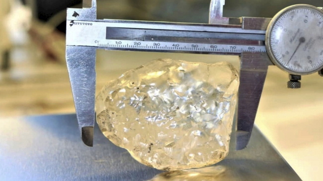 Aparece en Botswana el tercer diamante en bruto más grande del mundo: 1.098 quilates
