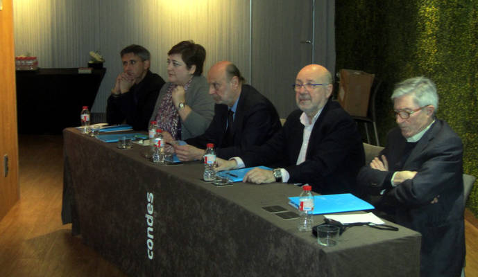 Representantes del JORGC (Presidente, Francesc Fayos, Presidente de los Artesanos,  Josep Cayellas y Director General Joan IgnasiMoreu) y a los de la AEJPR (Vicepresidente, José Antonio Cadarso  y a Giovanna Tagliavia, responsable además de IberjoyaForever).