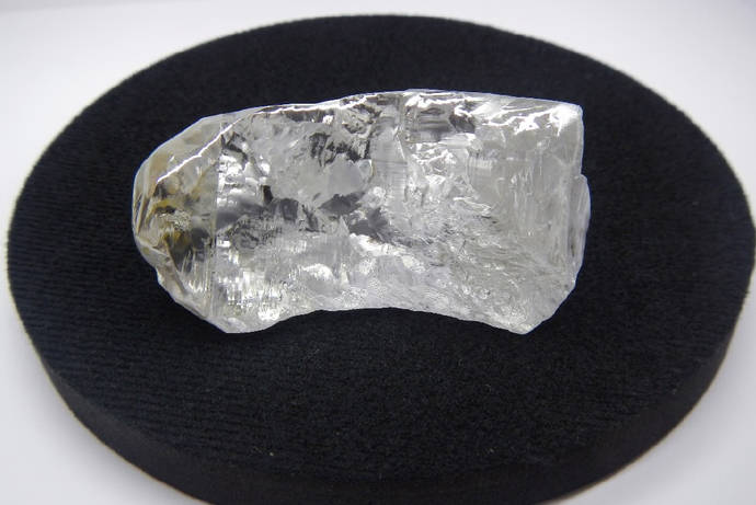 Descubren el diamante en bruto más grande de Angola, con un total de 404 quilates