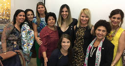 Ali Pastorini (centro), junto a algunas de las fundadoras de la asociación. 