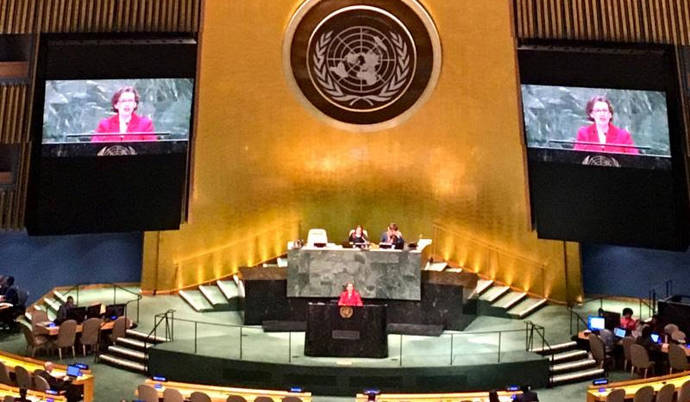 Hilde Hardeman, presidenta del Proceso de Kimberley en 2018, en representación de la Unión Europea, dirigiéndose a la Asamblea General de las Naciones Unidas el 1 de marzo de 2019.