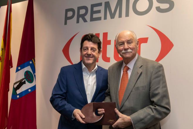 FITUR entrega a Eugenio de Quesada el Premio Especial a la Trayectoria por CIMET