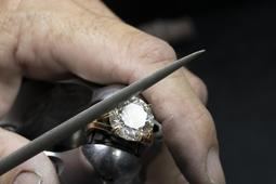 FACET crea una colección con diamantes trazados
