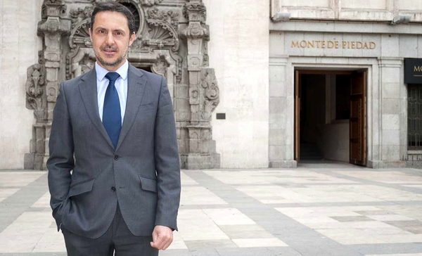 Santiago Gil de la Rosa es el presidente de la Asociación Española de Montes de Piedad