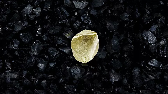 Un gran diamante amarillo homenajea a la vacuna rusa contra el Covid-19