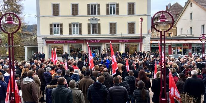 Unos 700 trabajadores de Richemont protestaron el pasado día 24 contra los despidos en sus plantas de producción.