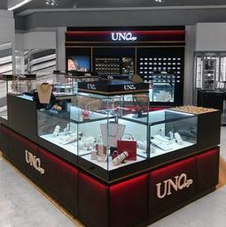 UNOde50 continúa con sus planes de expansión en Marbella