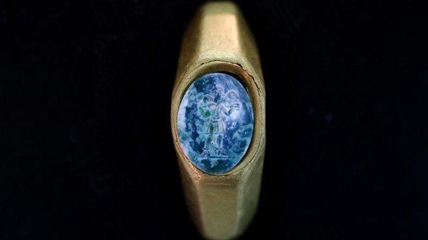 Hallan un anillo de 1.700 años en el fondo del Mar Mediterráneo