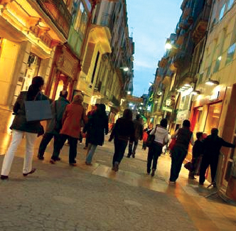 Una de las principales calles comerciales en Reus, Tarragona.