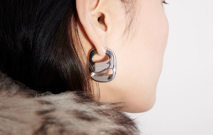 Ferragamo presenta su colección de joyas silver