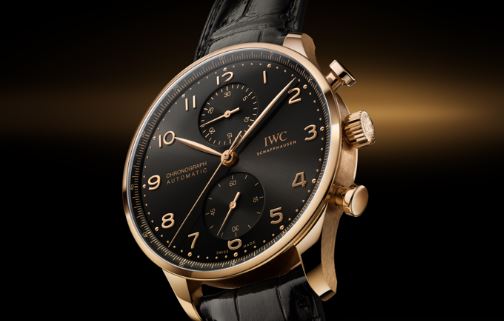 IWC declina su modelo Portugieser en oro y negro