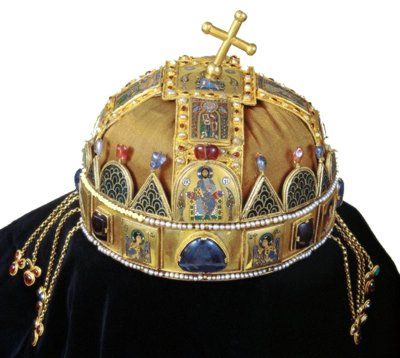 El stemma (corona cerrada) fue una pieza habitual en la indumentaria de la realeza bizantina.