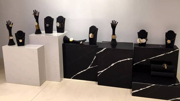Exposición en Madrid de las piezas diseñadas por Ulises Mérida y producidas por Mónica Corvera, con materiales del fabricante Cosentino. 
