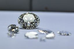 AVAJOYA celebra un debate entre diamantes naturales y sintéticos