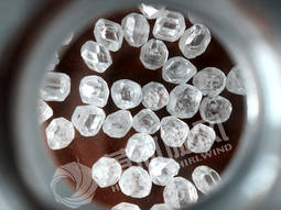 China despierta a la producción de joyas con diamantes sintéticos