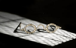 Sotheby's subasta unas increíbles gafas decoradas con piedras preciosas