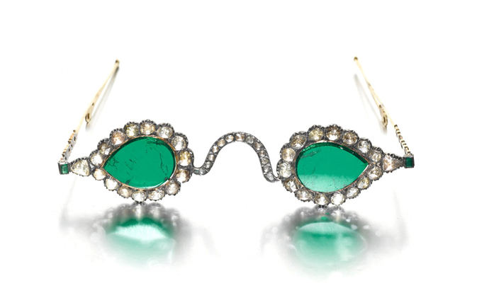 Sotheby's subasta unas increíbles gafas decoradas con piedras preciosas