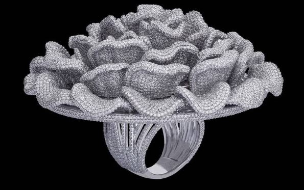 IGI certifica el anillo Guinness World Record de 24,679 diamantes