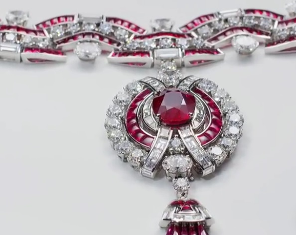 Collar Ruby Metamorphosis, de 'Magnifica'