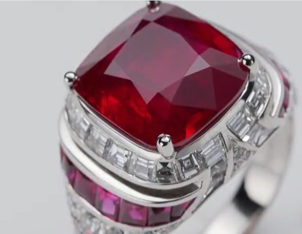 Anillo Ruby Metamorphosis: todo al rojo