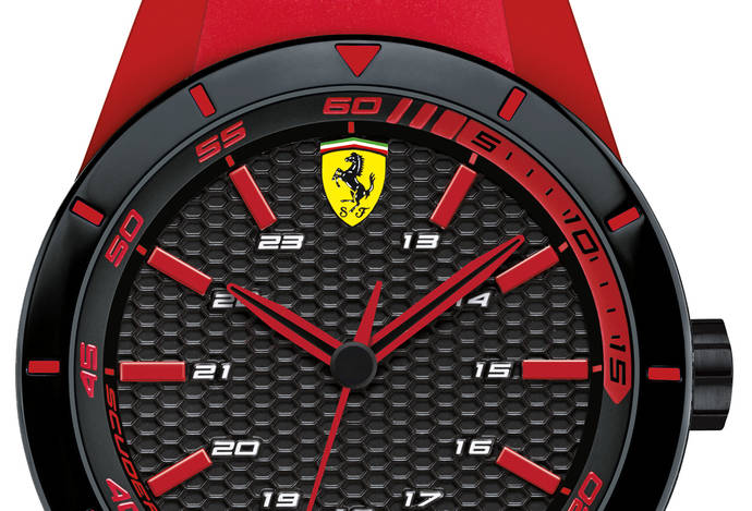 Scuderia Ferrari renueva su icónico modelo PitCrew