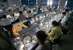 Una factoría de corte y pulido de diamantes en Surat, India.