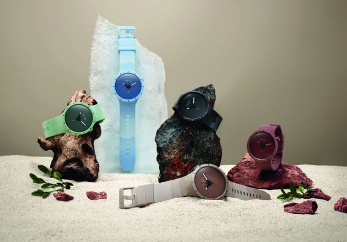 Swatch lanza su nueva colección de relojes 'clear'