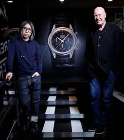 El diseñador nipón junto al CEO de la marca suiza, Jean Claude Biver.