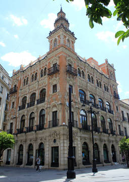 Tous adquiere un edificio de Sevilla emblemático