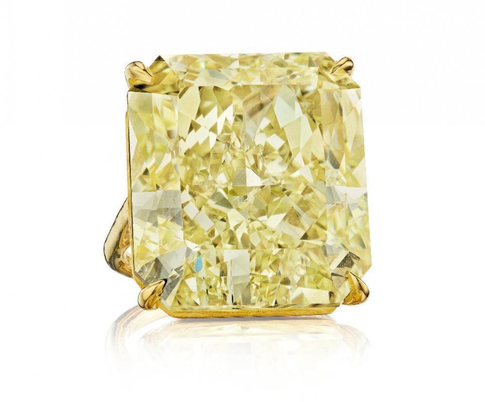 Lote 124 Anillo de Diamantes Amarillo Intenso Fancy, 44,89 quilates