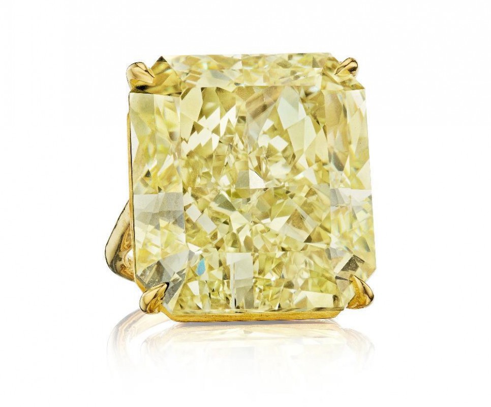 Lote 124 Anillo de Diamantes Amarillo Intenso Fancy, 44,89 quilates 